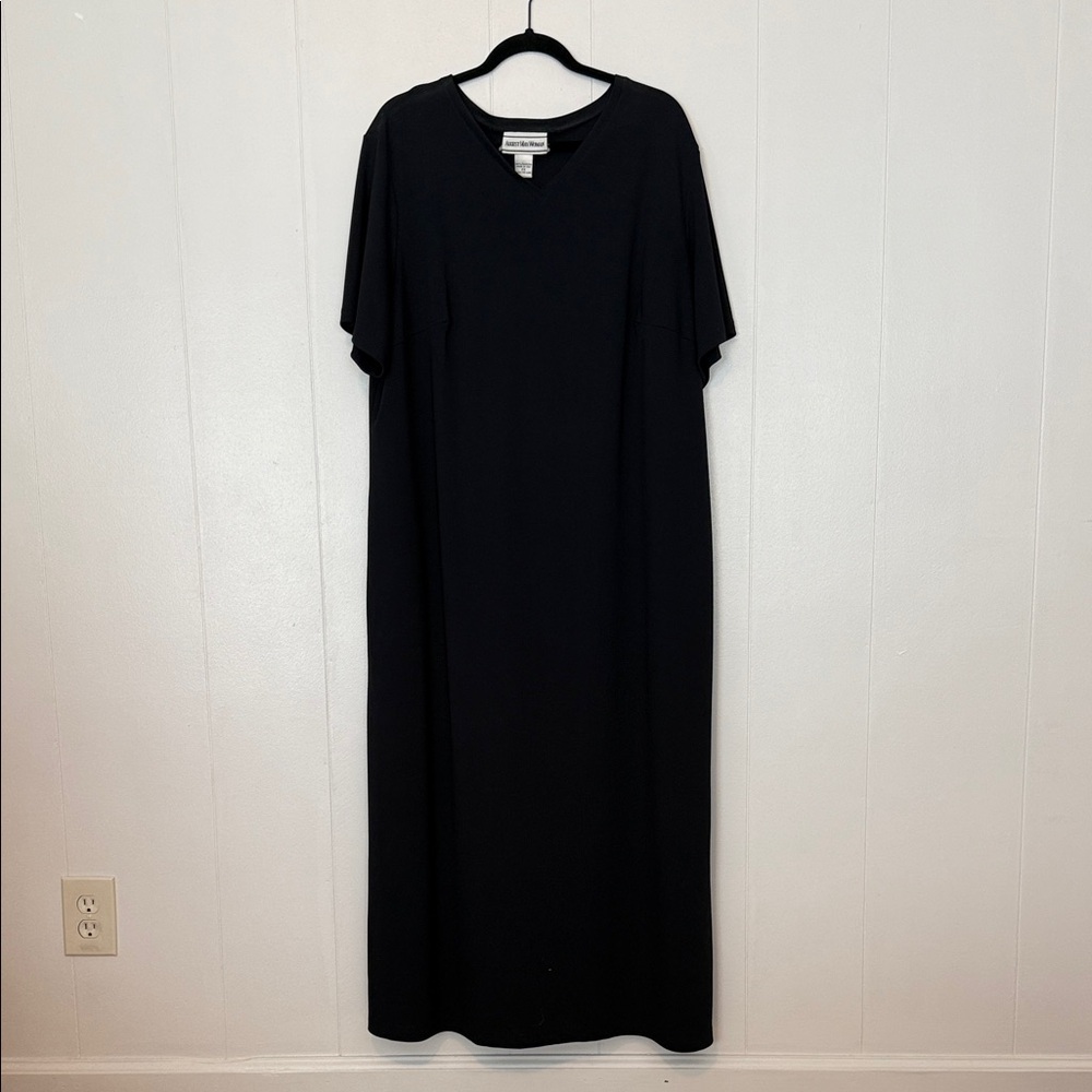 August Max Classic Navy V-Neck Maxi Dress